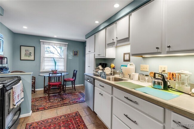 Building Photo - 666 W Ferry St