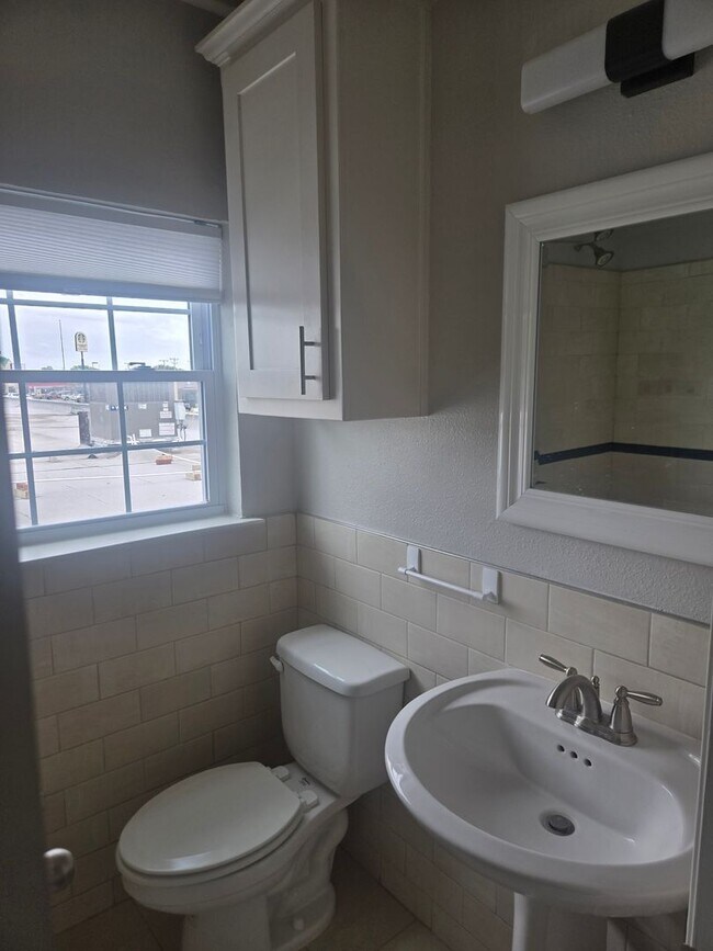 Building Photo - Adorable 1 bedroom/1 bathroom with secured entry!