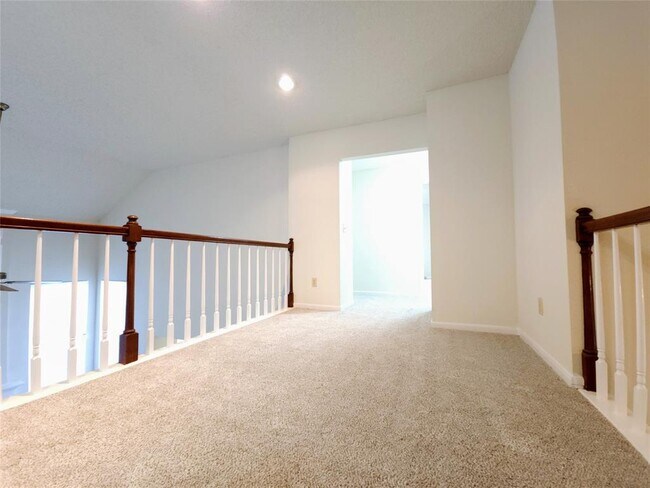 Building Photo - 3226 Country Club Blvd