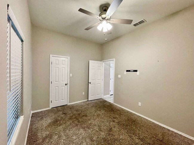 Building Photo - 303 Rockpile Creek Ln