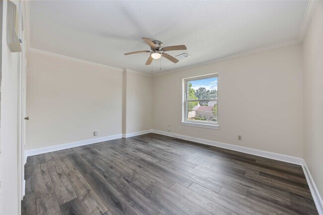 Building Photo - 11930 Carriage Hill Dr