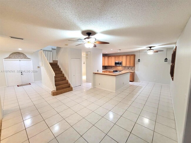 Building Photo - 723 Juniper Ln