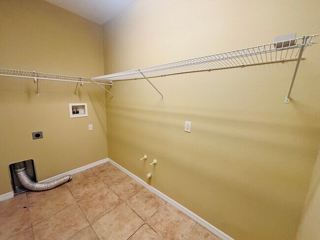 Building Photo - Beautiful home in Health Brook Hills