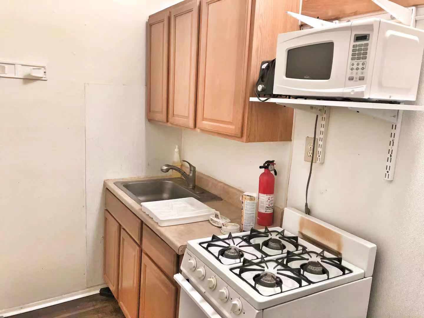 Building Photo - 322 S 42nd St