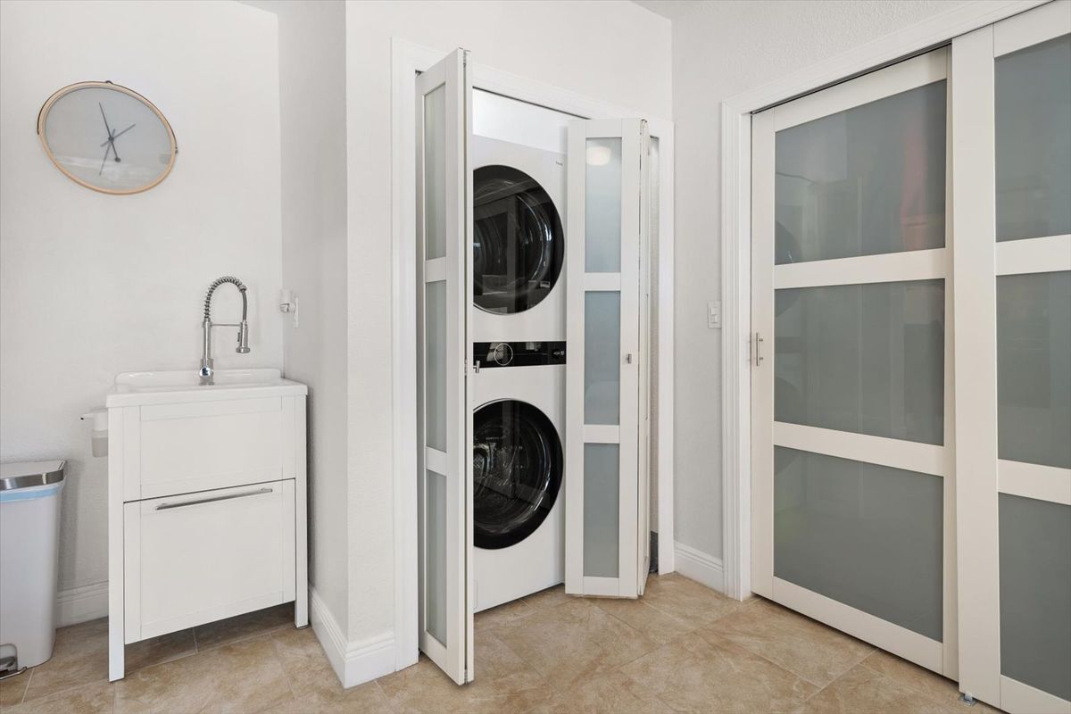 Building Photo - 2314 W Dewey St