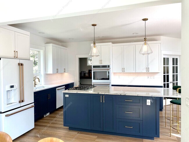 Building Photo - Elegant Awbrey Butte Home | Unfurnished | ...