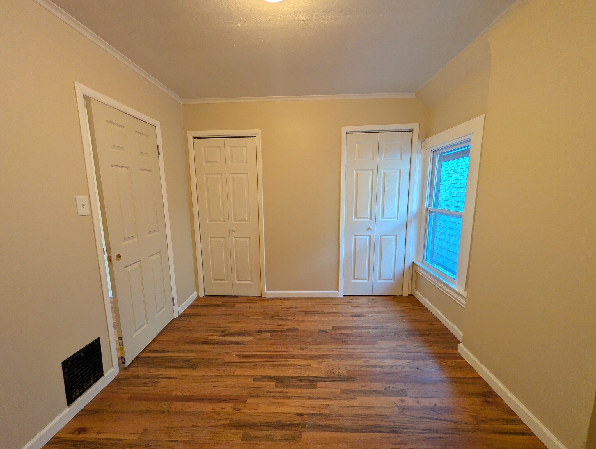 Bedroom w/ 2 closets - 1280 Race St