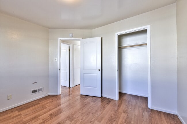 Building Photo - Light filled home+ Pet Friendly + Deck+ Lo...