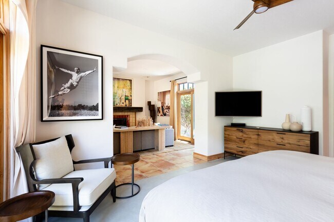 Building Photo - Luxury Oasis in Palm Springs Retreat