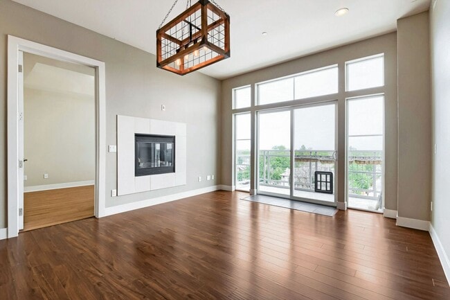 Building Photo - 1 MONTH FREE!!!!! 2bd/2ba Top Floor Condo in Congress Park - Available 8/7!