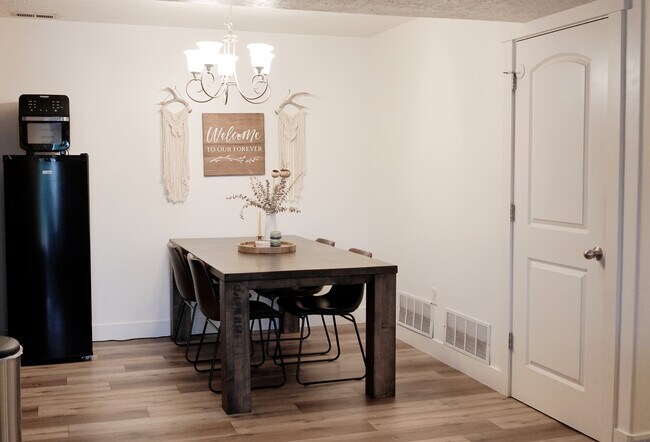 Building Photo - 1045 S 1700 W