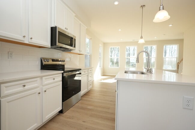Building Photo - Impeccably Maintained 4BR Home in Arbor St...