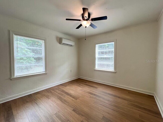 Building Photo - 1122 NW 4th Ave