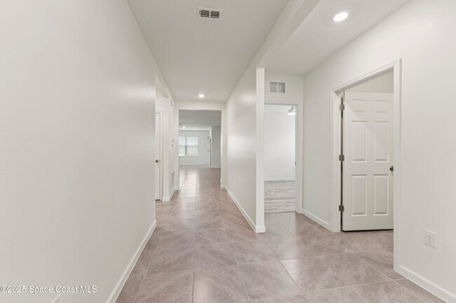 Building Photo - 1145 Dugan CIR SE
