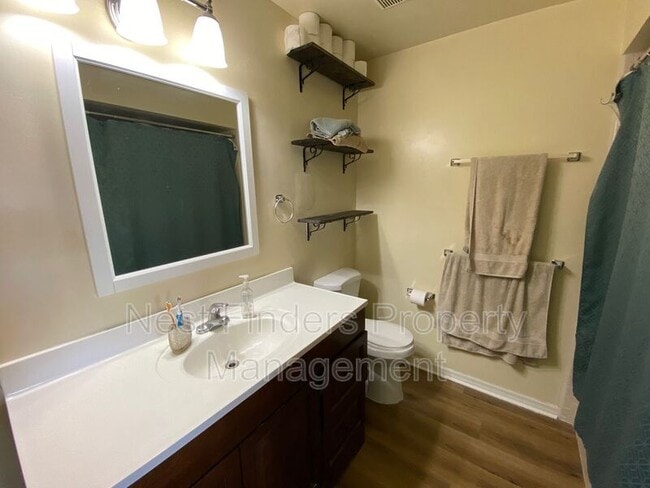 Building Photo - 11866 Ashbrook Cir N