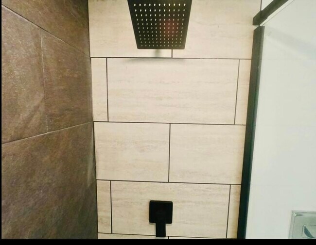 Shower - 35 Springside Ave