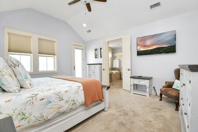 Building Photo - 3803 Neptune