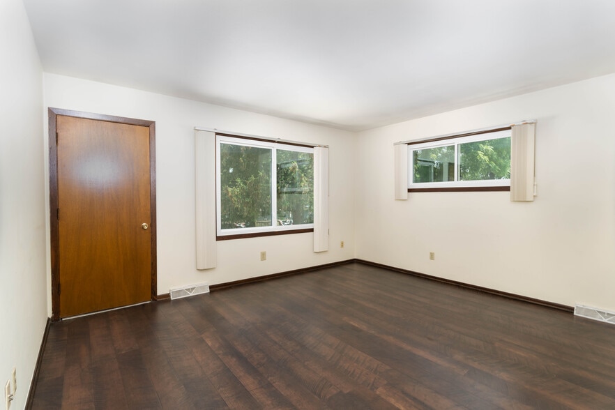 Building Photo - 2114 S 96th St