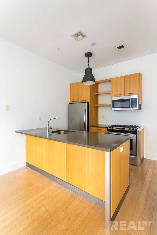 Building Photo - 177 Concord St