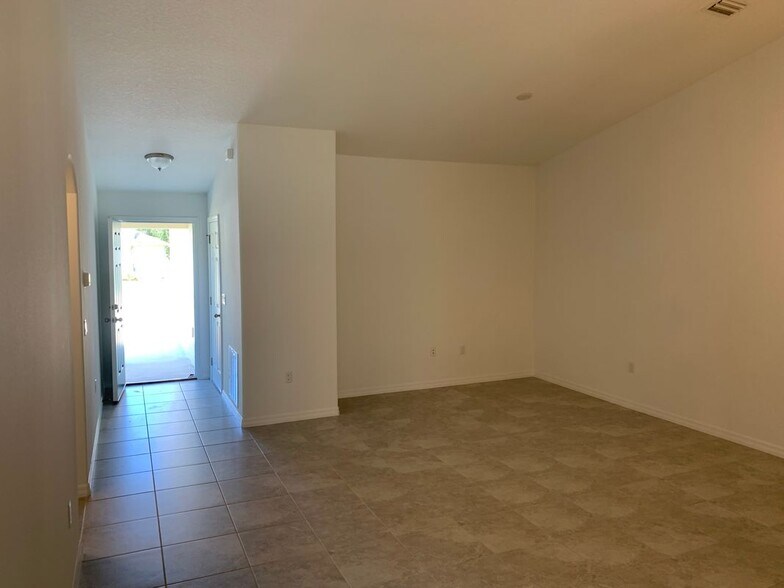 Building Photo - 124 Plainview Dr