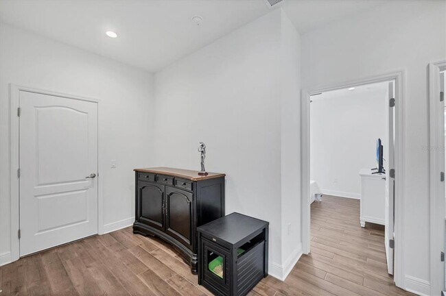 Building Photo - 10108 Hammock Brook Dr