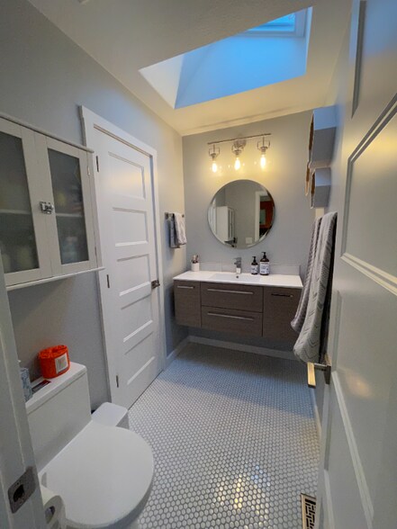 Building Photo - 1025 Sparta Dr