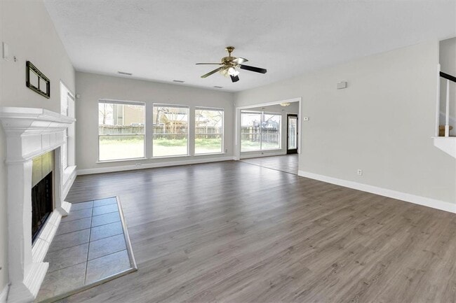 Building Photo - 15614 Lago Villa Dr