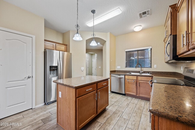 Building Photo - 2600 E Springfield Pl