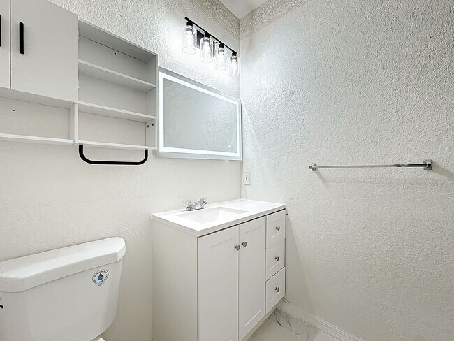 Building Photo - NEWLY RENOVATED 2-Bdrm Condo in Visconti's...