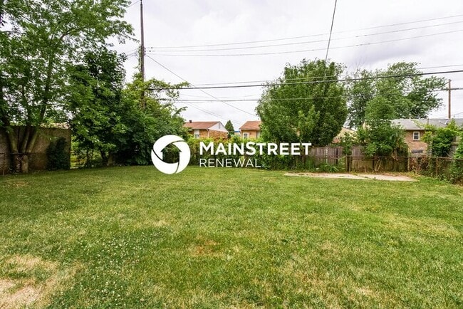 Building Photo - 4 Bedroom Pet-Friendly Home in Columbus, OH with Main Street Renewal