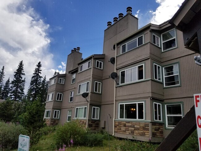 Building Photo - 9366 Fall River Rd