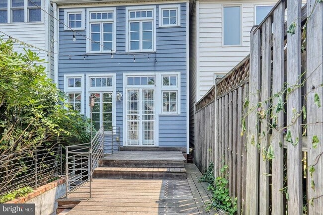 Building Photo - 2428 Tunlaw Rd NW