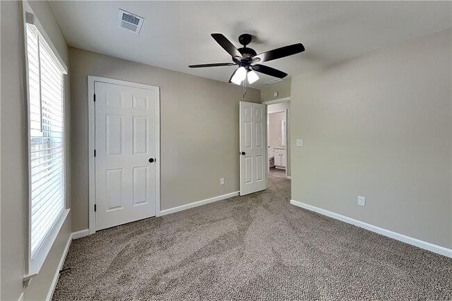 Building Photo - 2215 Traywick Chase