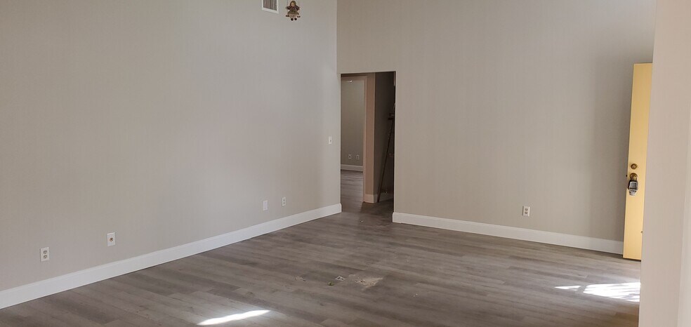Building Photo - 41 SE Ontario Way