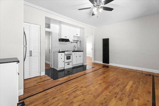 Building Photo - Stylish One Bedroom Unit With Spare Room