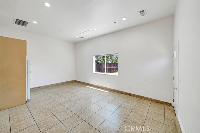 Building Photo - 10163 Petit Ave