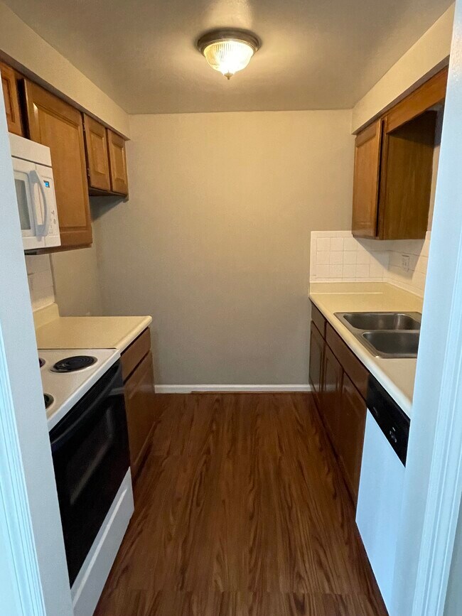 Building Photo - 5353 Dunmore Dr