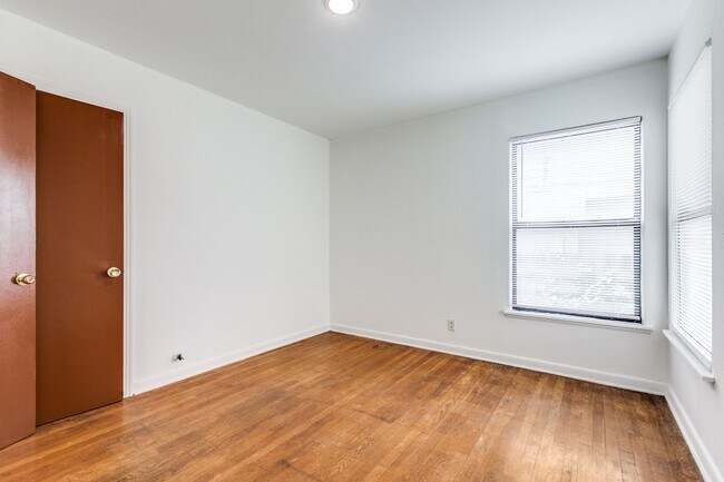 Building Photo - 142 Helena St