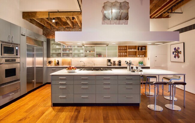 Building Photo - Prime SoHo - Stunning PH Loft with Roof