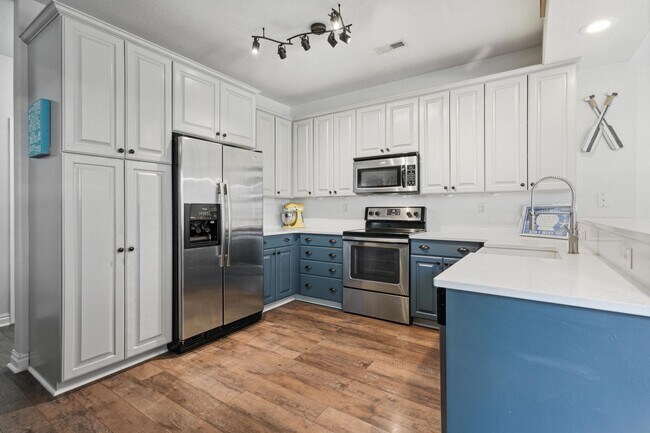 Building Photo - Oceana Area