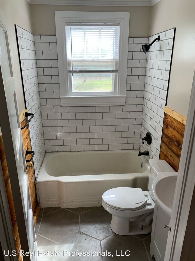 Building Photo - 3 br, 2 bath House - 102 Lee St