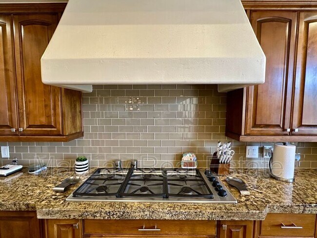 Building Photo - 5711 W Linda Ln