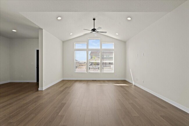 Building Photo - Spacious 4-Bedroom Home with Modern Comforts