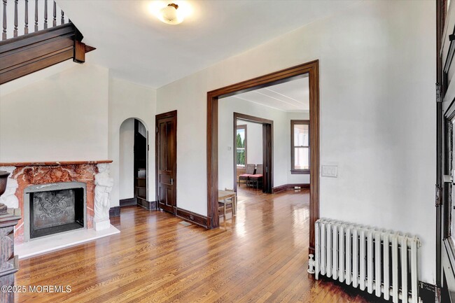 Building Photo - 307 Spier Ave