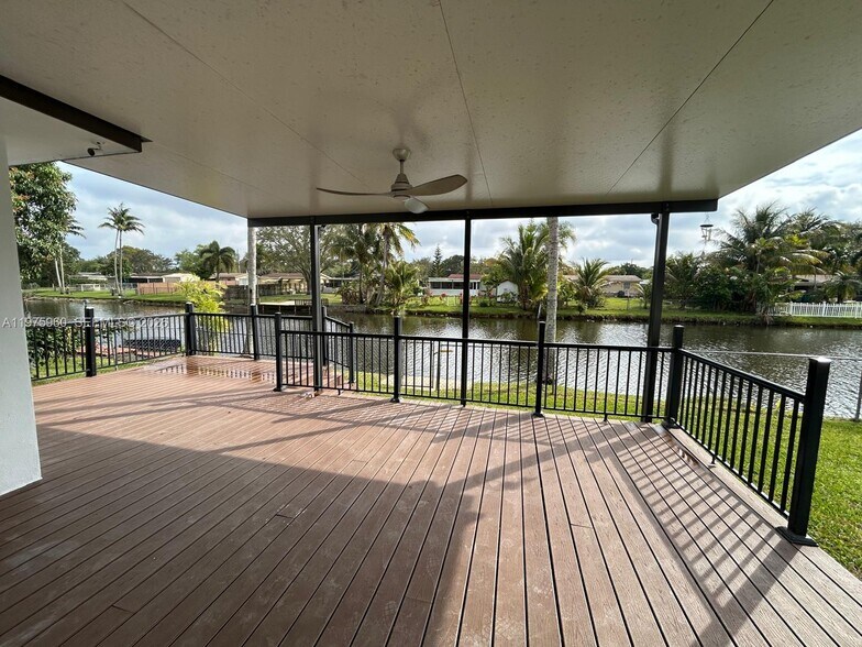 Building Photo - 5032 SW 94th Ave