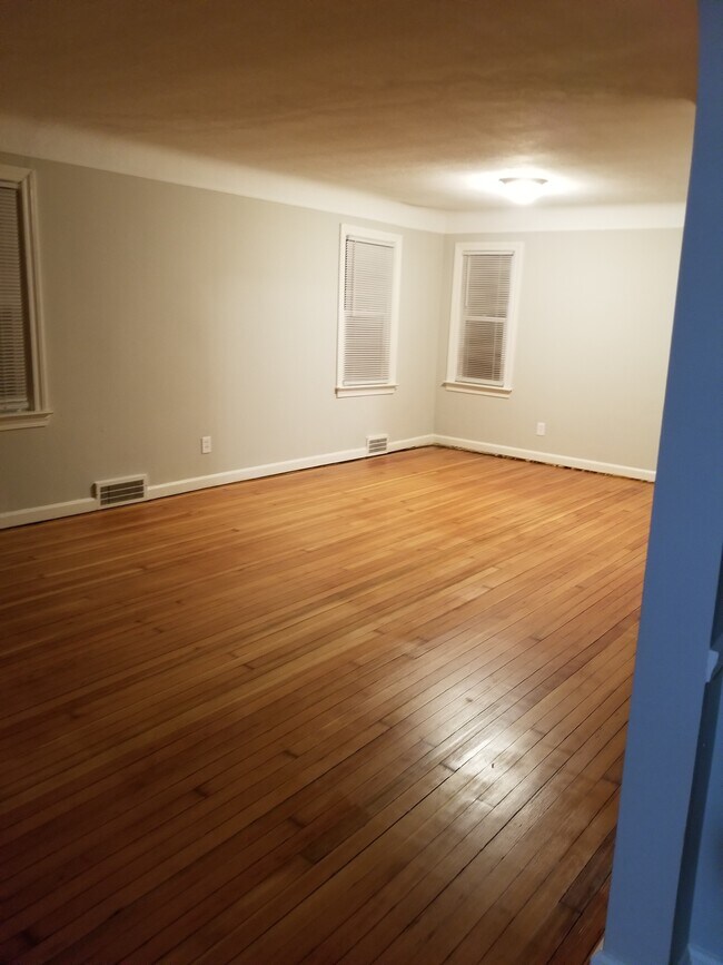 Building Photo - 1695 Donwell Dr