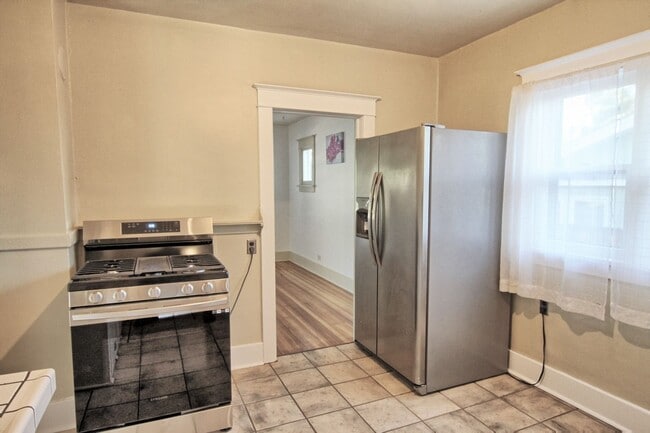 Building Photo - 2 bed 1 bath house just west of DU