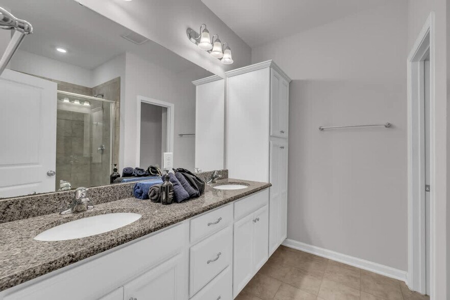 Building Photo - 2800 Saltaire Ave