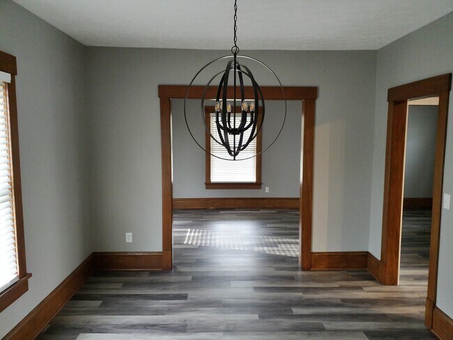 Building Photo - 239 Bachtel St SE