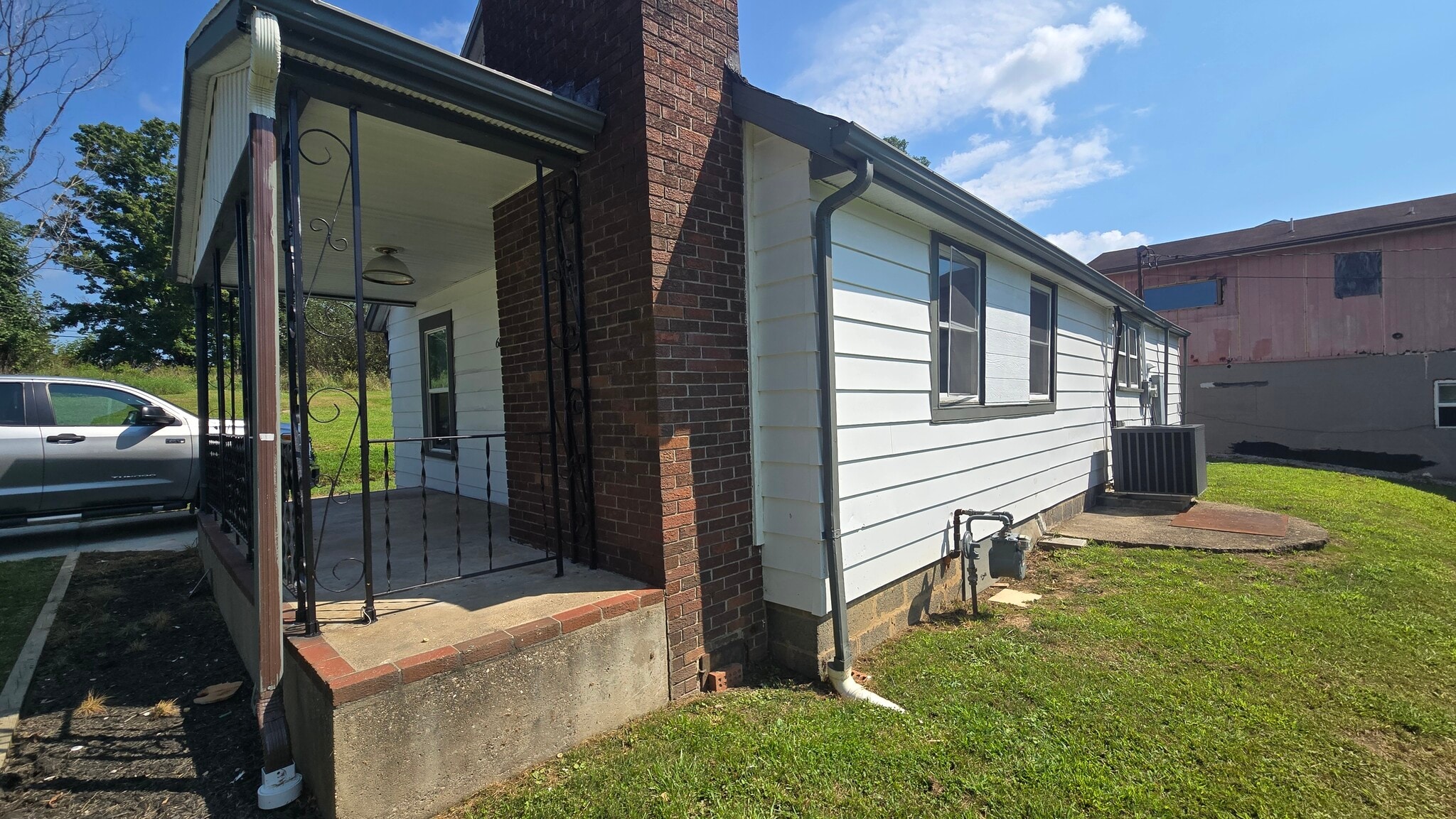 Building Photo - 68 Elway Dr